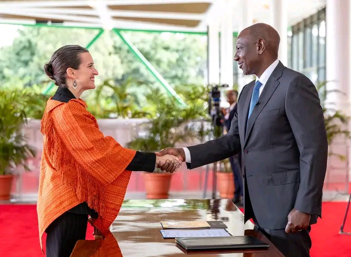 06bfa8d44a9145c7a7843fa475821e74