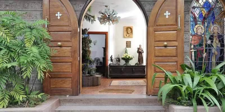 a photo of lee funeral home entrance photolee funeral home